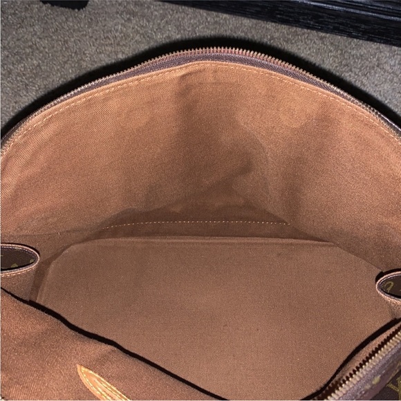 Louis Vuitton Alma Handbag - Picture 6 of 15